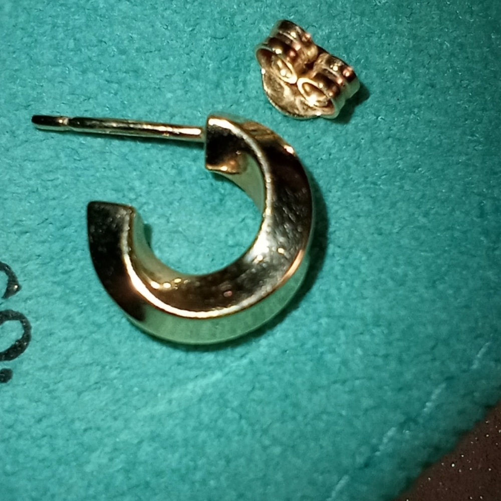 Tiffany Co. 18k yellow gold twisted hoop earrings - Picture 3 of 6
